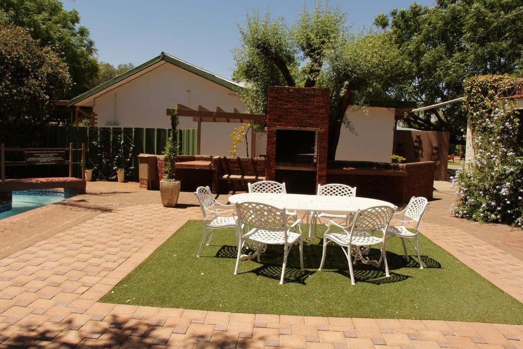 Rusplek Guesthouse And Conference Centre Bloemfontein Esterno foto